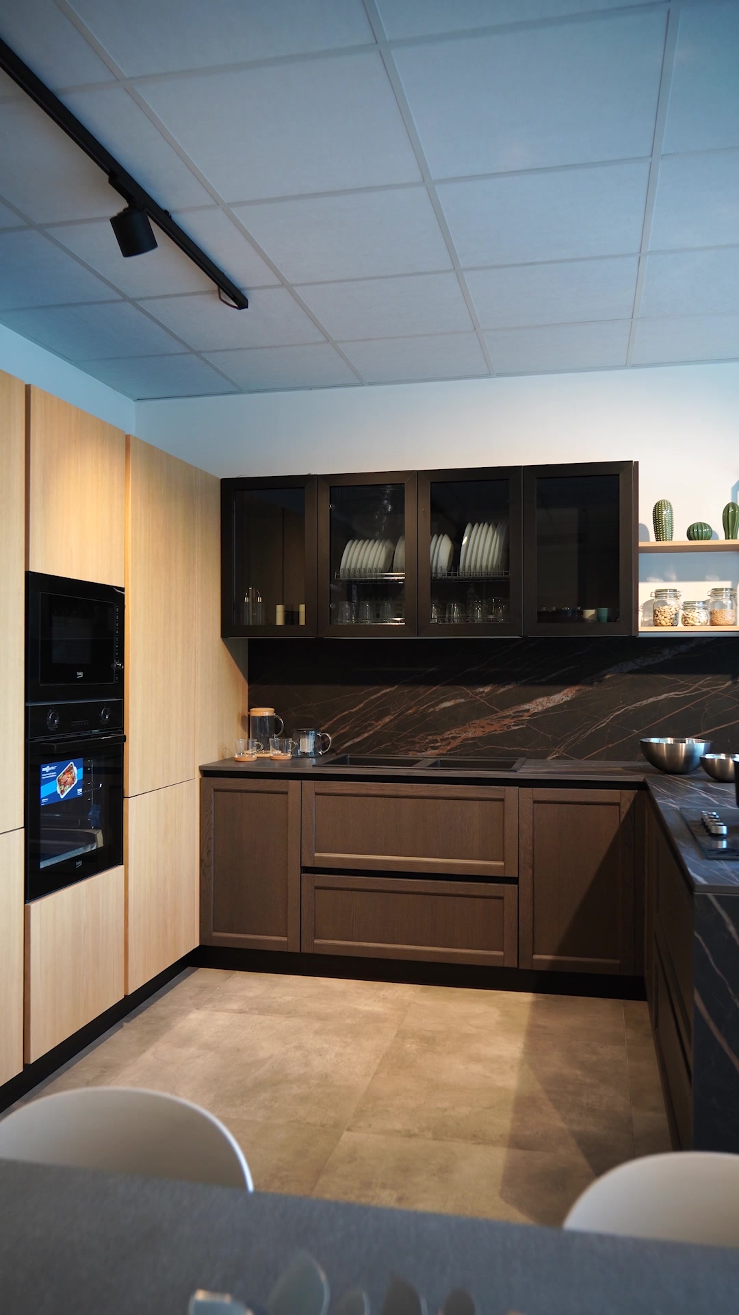 Il nuovo ๐ฆ๐ต๐ผ๐๐ฟ๐ผ๐ผ๐บ ๐ฅ๐ฒ๐ด๐ถ๐ป๐ฒ๐น๐น๐ฎ๐๐ผ๐บ๐ฒ๐๐ฒ๐๐ถ๐ด๐ป รจ aperto: uno spazio esclusivo pensato