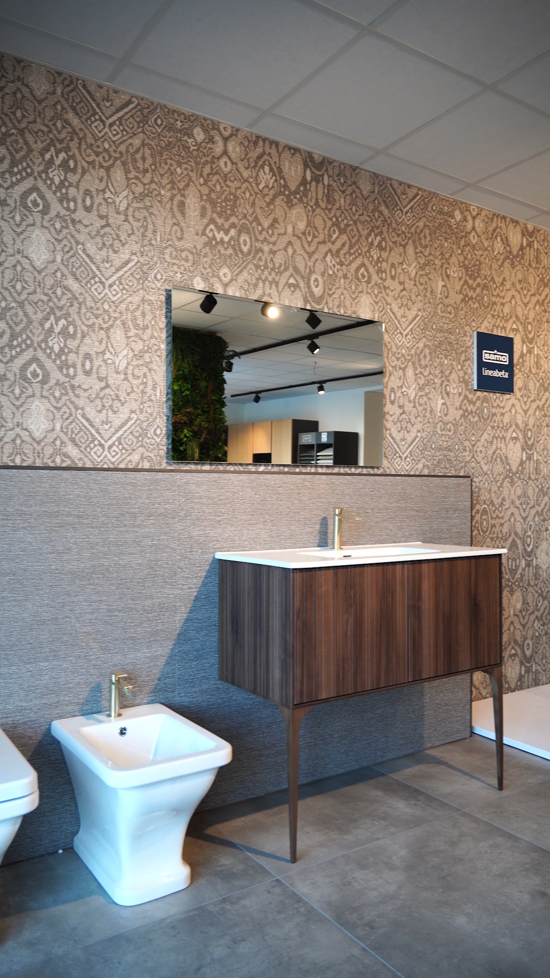 Nel nostro showroom ti aspetta unโarea interamente dedicata al bagno:
materiali