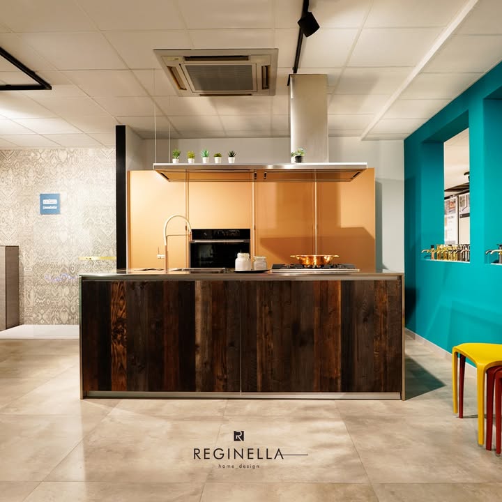 Nuovo showroom. Nuove ispirazioni.
Una cucina, infinite possibilitร .
Scegli il tuo colore.